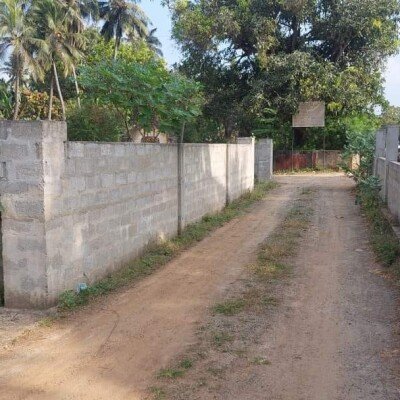 1 பரப்பு  10 kls காணி விற்பனைக்கு உள்ளது ( 1.5 பரப்பும் 1 குழியும் )