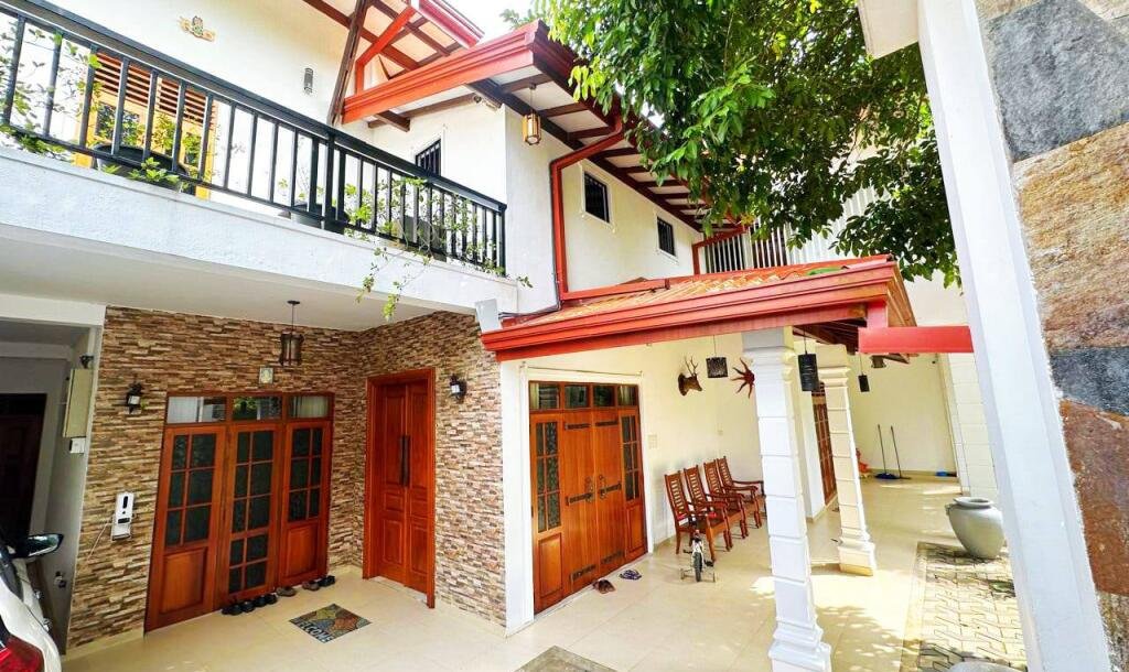 Ultra Luxury 3 storey house near Gampaha Udupila with all amenities built on 30 perches plot-1