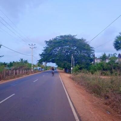 Jaffna: At Tellipalai Varthalavilan Airport Main Street Ghani is for sale.