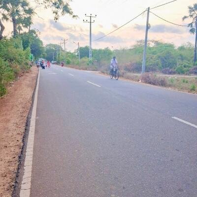 Jaffna: At Tellipalai Varthalavilan Airport Main Street Ghani is for sale.