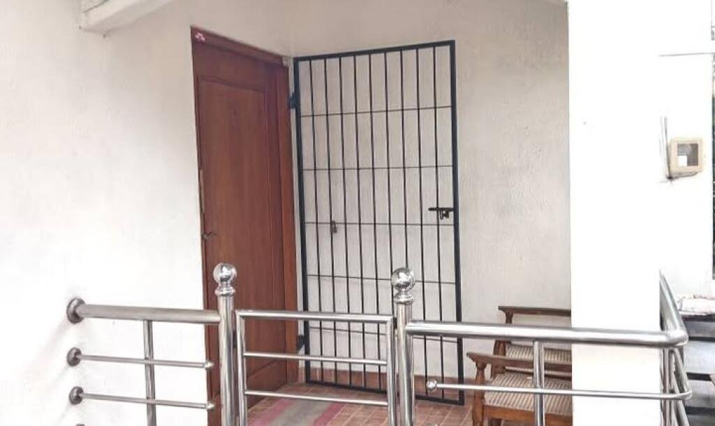 Well Maintained Semi Furnished House for Sale in Enderamulla, Wattala-4