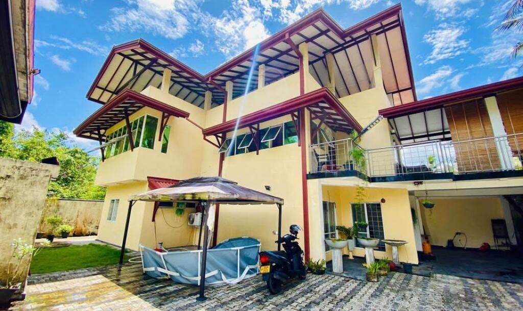 3 Storey Luxury House for Sale in Moragahahena-1
