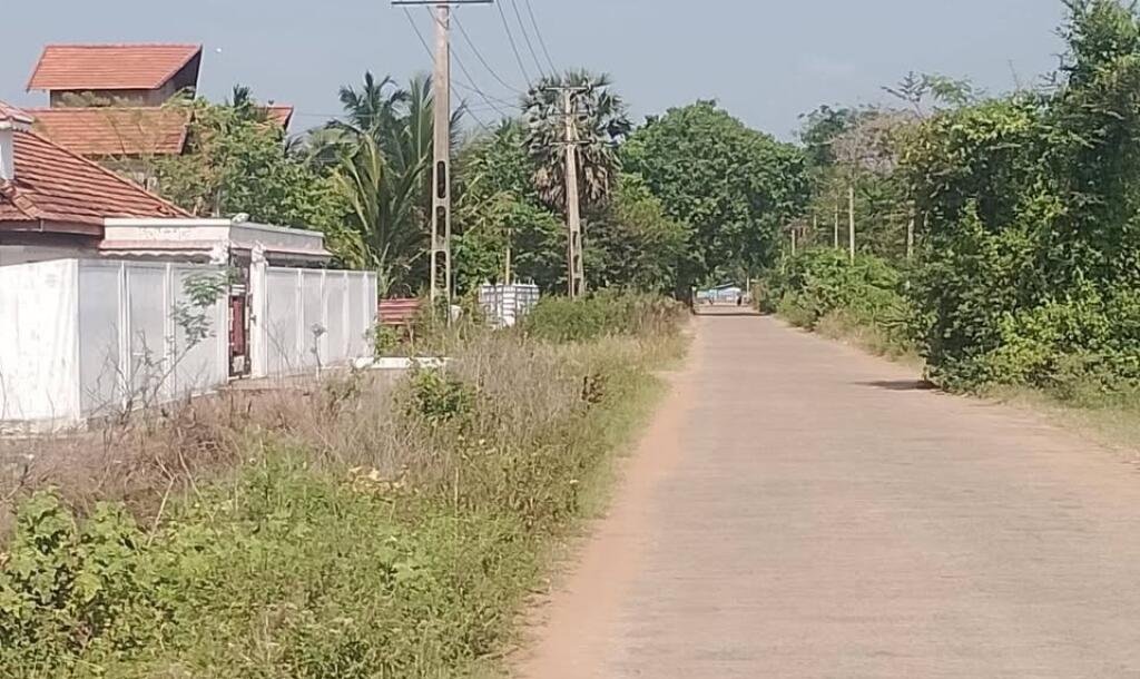 4 spreading confirmation for sale near Kilinochchi Karadi Pok Junction-1