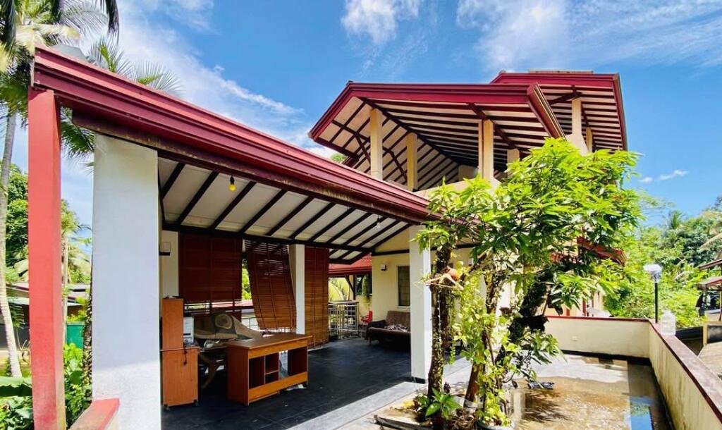 3 Storey Luxury House for Sale in Moragahahena-8