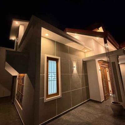 உரும்பிராயில் 1.25 பரப்பு காணியில் அமைந்த புதிய மாடி வீடு🏡 sale