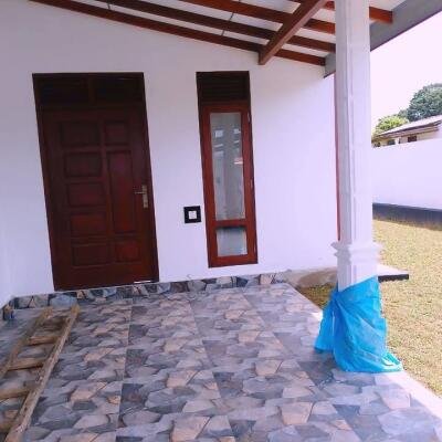 Moragahena unresidentified new house 100m to main bus road