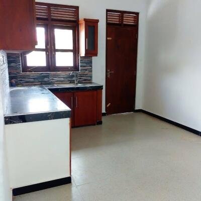 Moragahena unresidentified new house 100m to main bus road