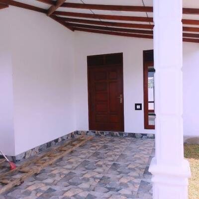 Moragahena unresidentified new house 100m to main bus road