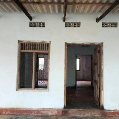 யாழ்ப்பாணம் குப்பிளானில் 4 ½ பரப்பு காணியுடன் வீடு விற்பனைக்கு