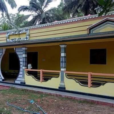 Vavuniya Kumangulam area 4 spreading sturdy house with round wall for sale.