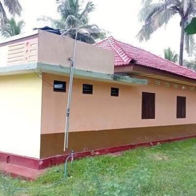 Vavuniya Kumangulam area 4 spreading sturdy house with round wall for sale.