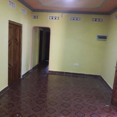 Vavuniya Kumangulam area 4 spreading sturdy house with round wall for sale.