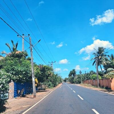Puthur Achuveli till the moon Main street front with house