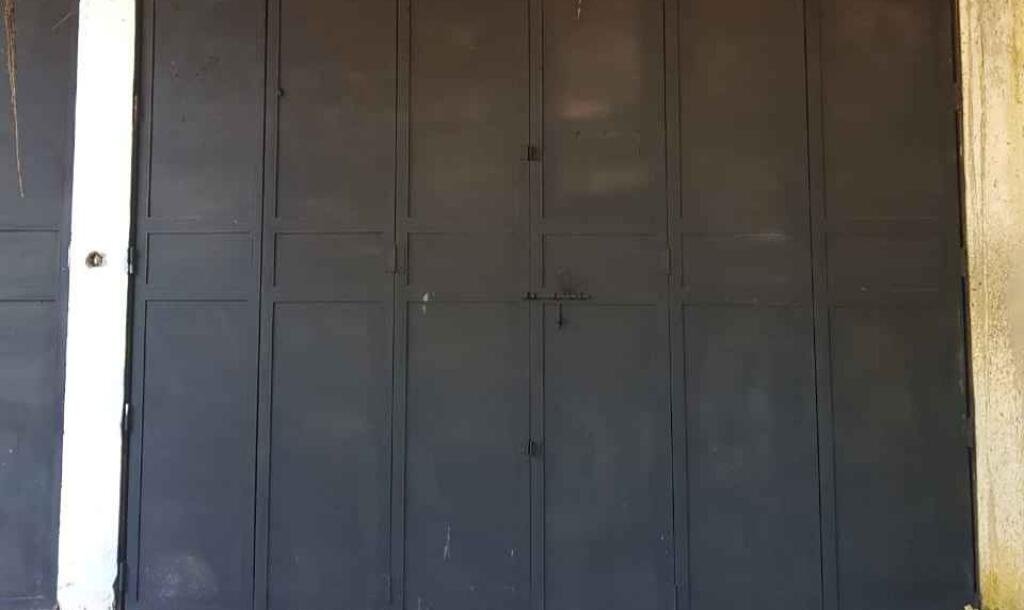 House With Shop-1