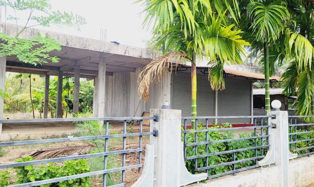 இளவாலை, பெரியவிளான் சந்திக்கு அண்மித்த பகுதியில், 4 கடைகளுடன் கூடிய கட்டிடம் விற்பனைக்கு-1