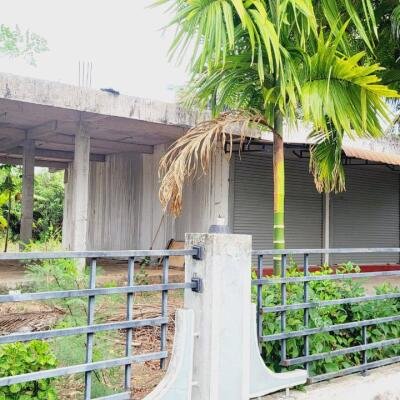 இளவாலை, பெரியவிளான் சந்திக்கு அண்மித்த பகுதியில், 4 கடைகளுடன் கூடிய கட்டிடம் விற்பனைக்கு