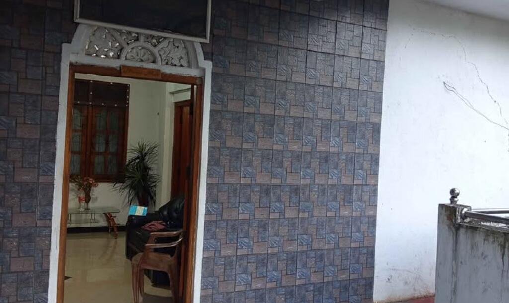 House With Shop-3