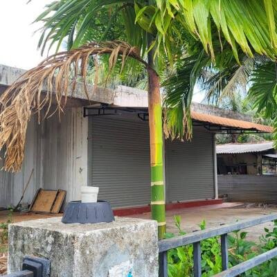 இளவாலை, பெரியவிளான் சந்திக்கு அண்மித்த பகுதியில், 4 கடைகளுடன் கூடிய கட்டிடம் விற்பனைக்கு