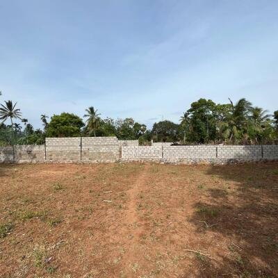 வவுனியா பாரதிபுரம் பகுதியில் 𝟐 பக்கம் மதிலுடன் கூடிய 𝟒 பரப்புக் காணி விற்பனைக்கு உள்ளது