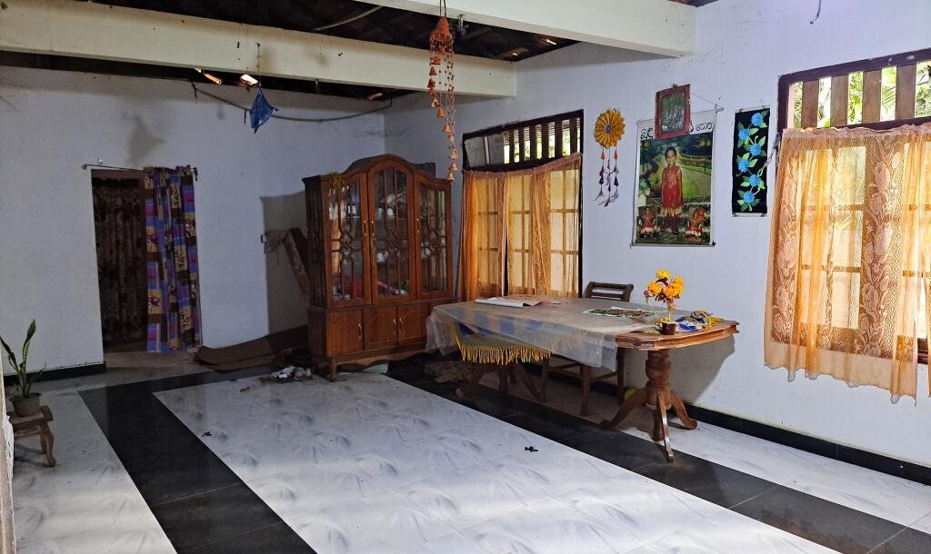 10 perches house for sale in Ganegoda area near 500 meters to Mirigama tree junction.-3