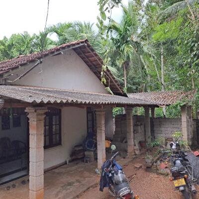10 perches house for sale in Ganegoda area near 500 meters to Mirigama tree junction.