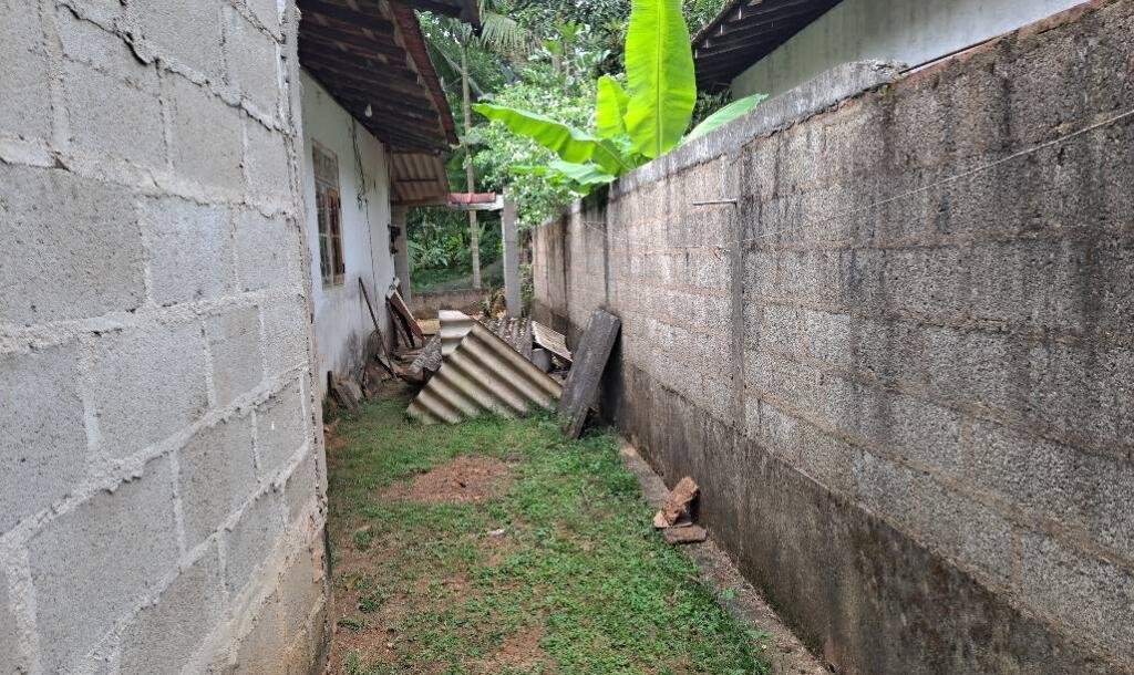 10 perches house for sale in Ganegoda area near 500 meters to Mirigama tree junction.-10