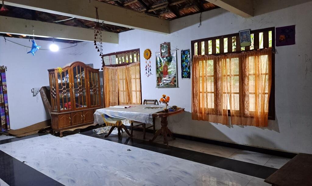 10 perches house for sale in Ganegoda area near 500 meters to Mirigama tree junction.-5