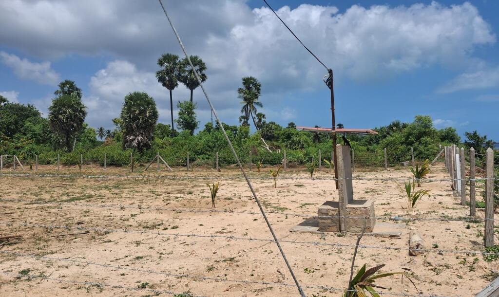 யாழ்ப்பாணம் கே.கே.எஸ்   கடற்கரை முகப்போடு காணி விற்பனைக்கு.-4