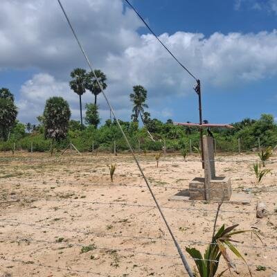 யாழ்ப்பாணம் கே.கே.எஸ்   கடற்கரை முகப்போடு காணி விற்பனைக்கு.