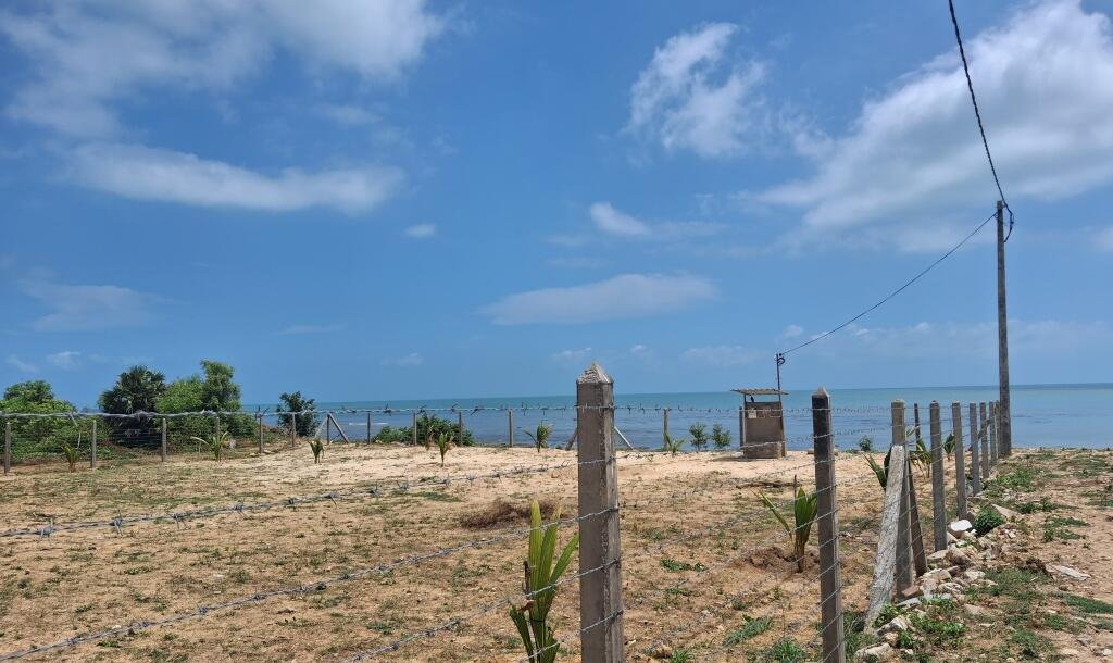 யாழ்ப்பாணம் கே.கே.எஸ்   கடற்கரை முகப்போடு காணி விற்பனைக்கு.-5