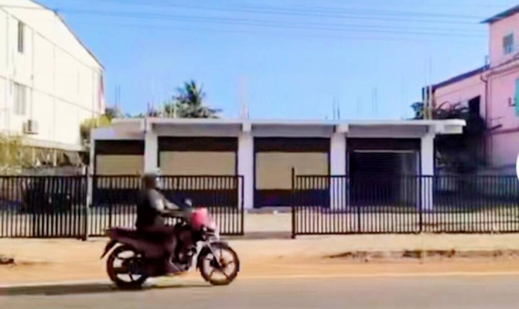 யாழ்.நாவற்குளி சந்தி அருகில் கடைத்தொகுதி விற்பனைக்கு-3