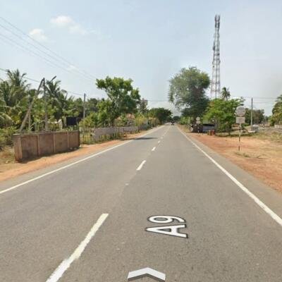 கிளிநொச்சி - பளை - புதுக்காடு சந்திக்கு அண்மையில் A9 வீதியில் வீதியோரமாக அமைந்துள்ள காணி விற்பனைக்கு உண்டு.