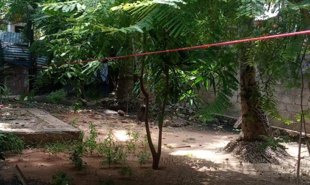 1 lobby house with 3 sides round wall for sale near #Jaffna #Navandurai.-8