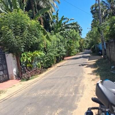 யாழ்ப்பாணம் உடுவில் மானிப்பாய் பிரதான வீதியிலிருந்து 300 மீட்டர் தூரத்தில்  காணி விற்பனைக்கு