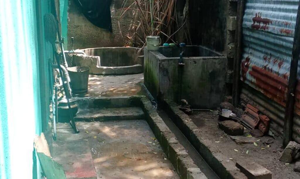 1 lobby house with 3 sides round wall for sale near #Jaffna #Navandurai.-7