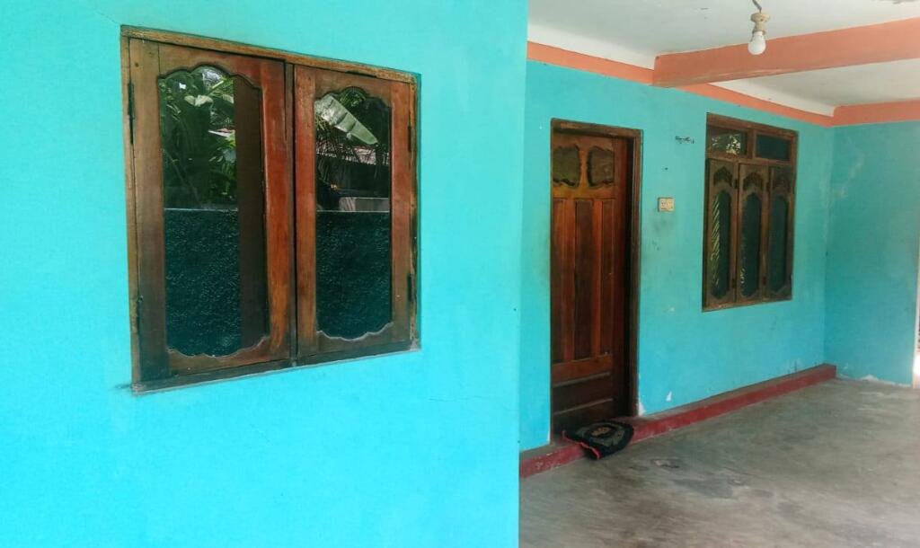 1 lobby house with 3 sides round wall for sale near #Jaffna #Navandurai.-2