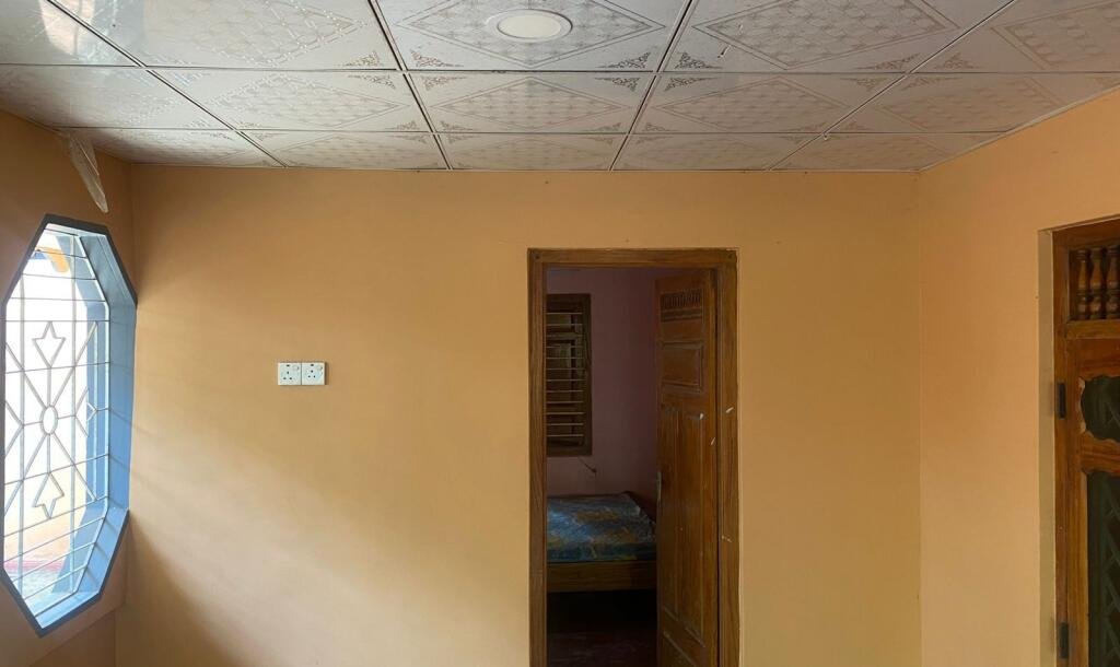 8 Spacious Farmer House with Round Wall for Sale along Neriyakulam Main Road-10