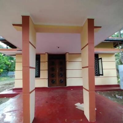 மானிப்பாய் சந்திக்கு அருகாமையில் 50M தூரத்தில் 2 3/4 பரப்பு காணியில் அழகிய வீடு விற்பனைக்கு உண்டு