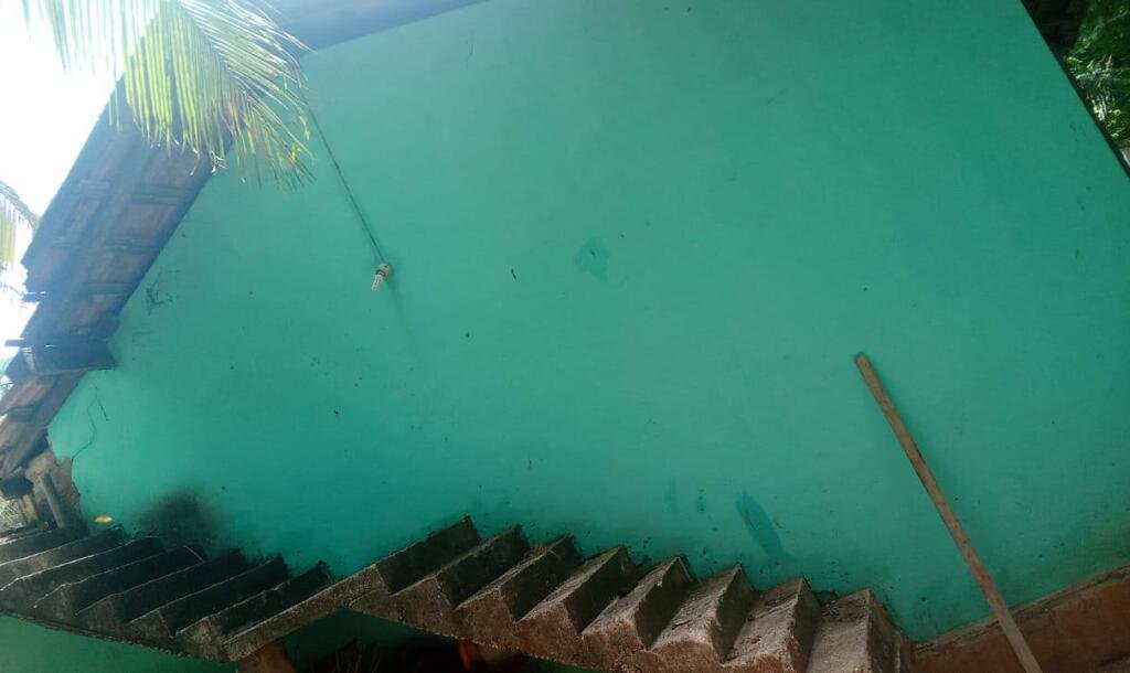 1 lobby house with 3 sides round wall for sale near #Jaffna #Navandurai.-6