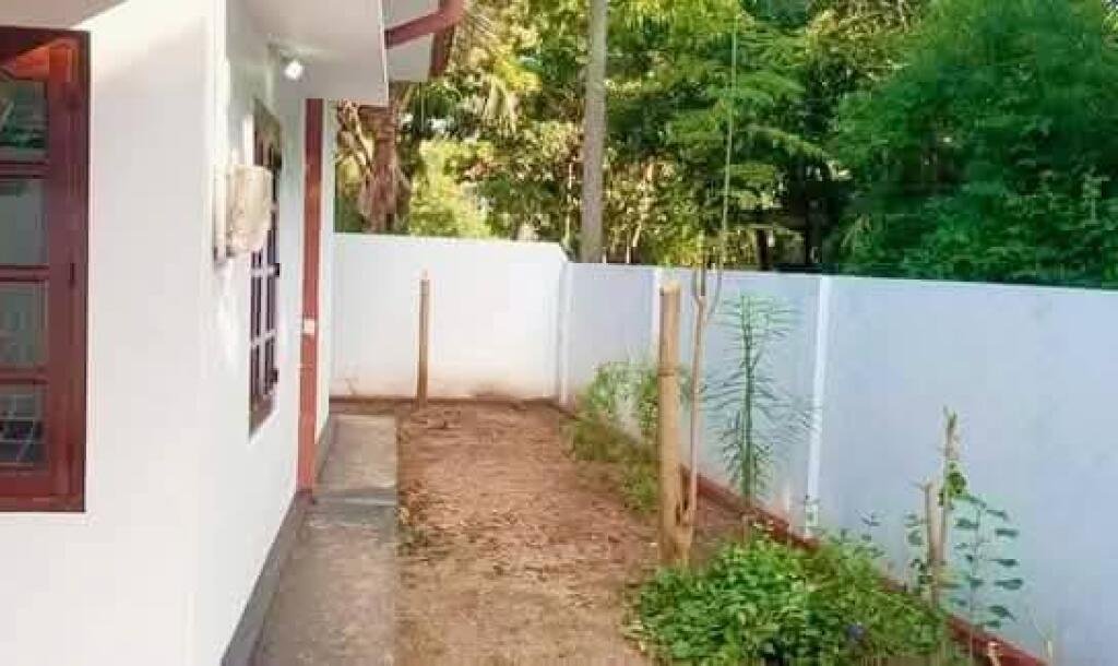 யாழ்ப்பாணம்  மேற்கு கொக்குவில் பொன்னையா  வீதியில்  வீடு விற்பனைக்கு.-7