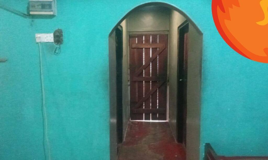 1 lobby house with 3 sides round wall for sale near #Jaffna #Navandurai.-5