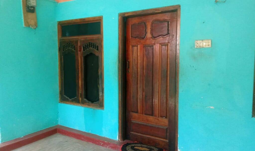 1 lobby house with 3 sides round wall for sale near #Jaffna #Navandurai.-1