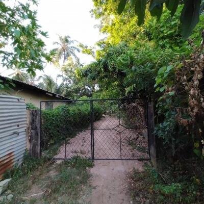 மானிப்பாய் சந்திக்கு அருகாமையில் 50M தூரத்தில் 2 3/4 பரப்பு காணியில் அழகிய வீடு விற்பனைக்கு உண்டு