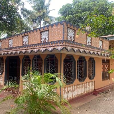 8 Spacious Farmer House with Round Wall for Sale along Neriyakulam Main Road