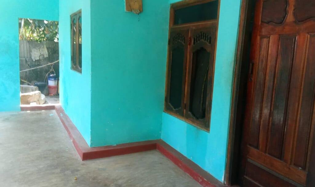 1 lobby house with 3 sides round wall for sale near #Jaffna #Navandurai.-3
