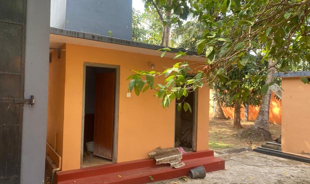 8 Spacious Farmer House with Round Wall for Sale along Neriyakulam Main Road-12