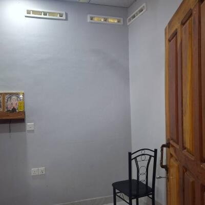 யாழ் சிவன் பண்னை வீதியருகில் 1 பரப்பு 1 குளி காணியில் அமைந்த கிழக்கு வாசல் வீடு விற்பனைக்கு..