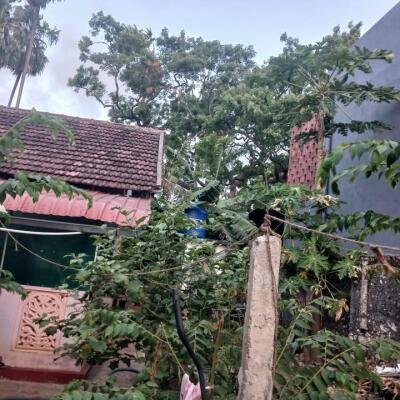 யாழ்.பருத்தித்துறை சாரையடியில்  காணி #மேற்கு வாசல் வீட்டுடன் விற்பனைக்கு..