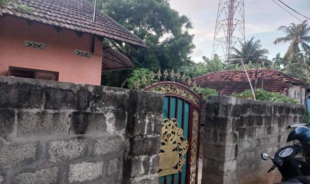 யாழ்.பருத்தித்துறை சாரையடியில்  காணி #மேற்கு வாசல் வீட்டுடன் விற்பனைக்கு..-5