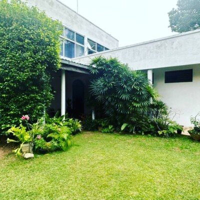 Rectangular-shaped block of flat land bordering a 25 ft